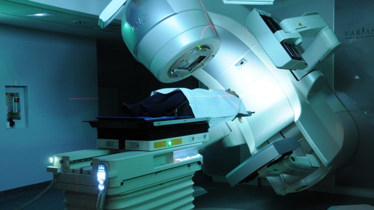 Sesión de radioterapia ultra hipofraccionada en el Hospital Beata